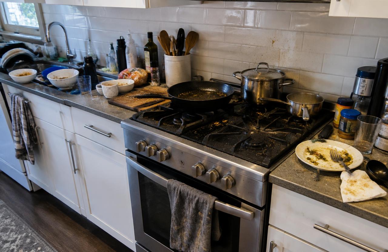 Kitchen before cleaning